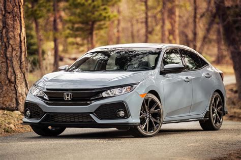 2017 Honda Civic Hatchback Sport front three quarter - Motor Trend en ...