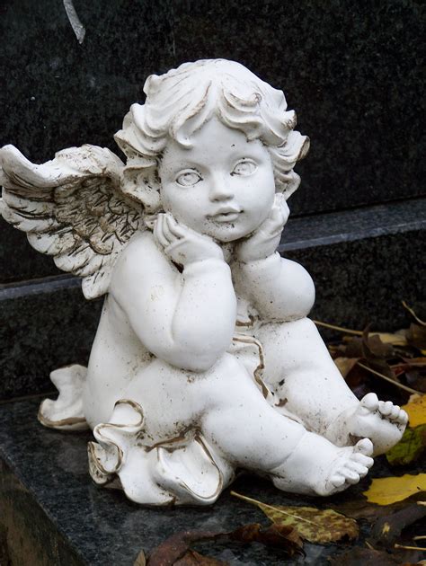 little Angel in Roermond, Netherlands | Angel statues, Angel drawing ...