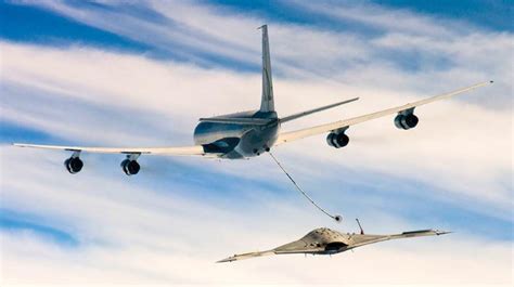 X-47B Passes Unmanned Refueling Test - Aviation News