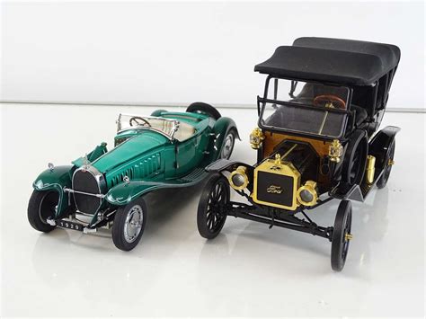 Lot 159 - A pair of FRANKLIN MINT diecast cars