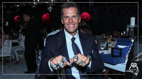 Tom Brady, Patriots show off their newest Super Bowl rings | More Sports