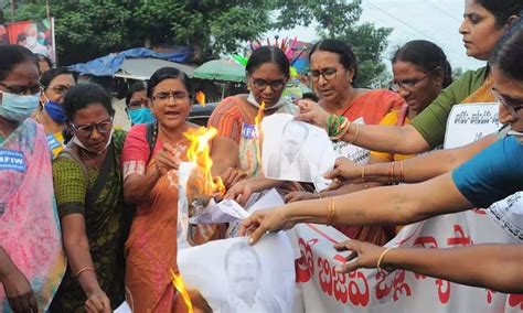 Vijayawada: BJP's promise to supply cheap liquor @ Rs 50 sparks protest