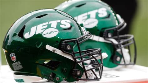 Jets assistant hospitalized after getting hit during practice fight