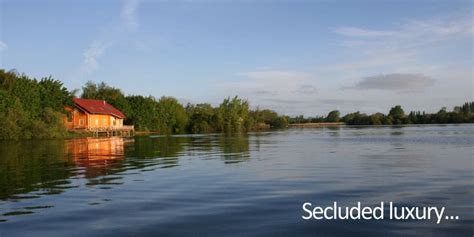 Log House Holidays | Lakeside Log Cabins with Hot Tubs in The Cotswolds UK Water Source Heat ...