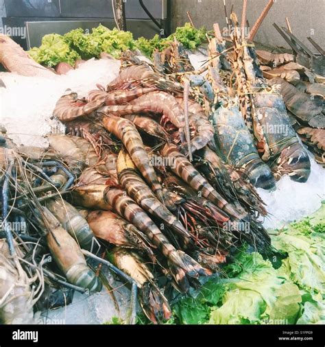 Live seafood in the market Stock Photo - Alamy