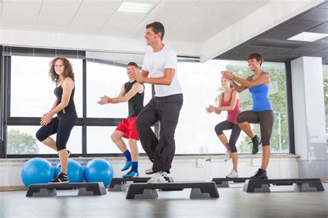 Step-Aerobic: Das Training auf dem Stepper eignet sich hervorragend zum Abnehmen. | Aerobic ...