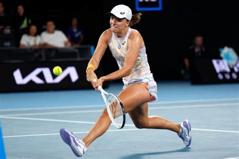 Iga Swiatek eases into third round of Australian Open - VCP Tennis