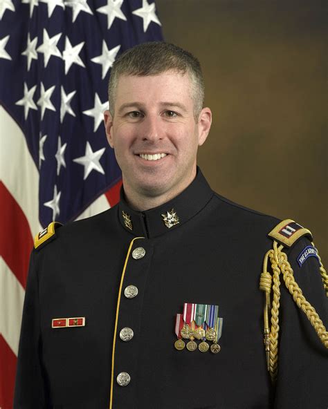 Pin av Dana Barnes på United States Army uniform