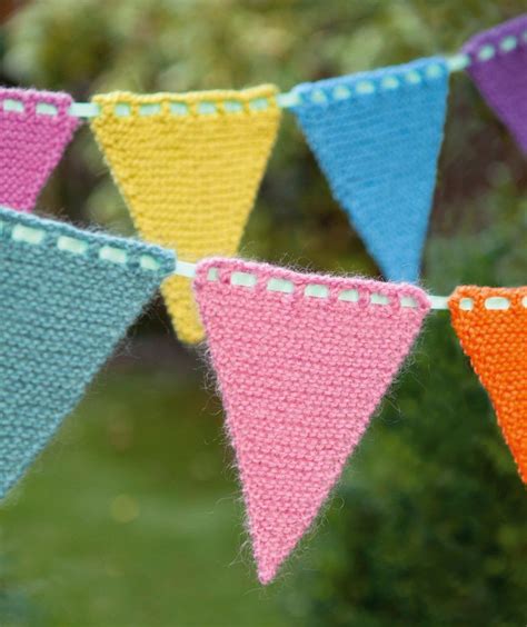 Craft Ideas | Hobbycraft | Knitted bunting, Loom knitting projects, Bunting pattern