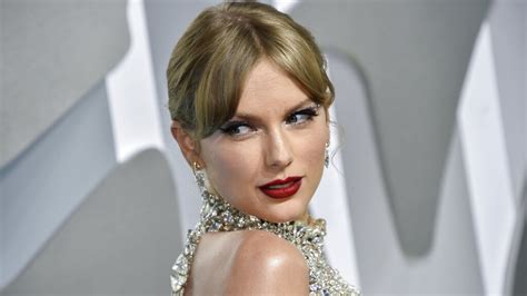 Taylor Swift makes 'generous' food bank donation before Denver show