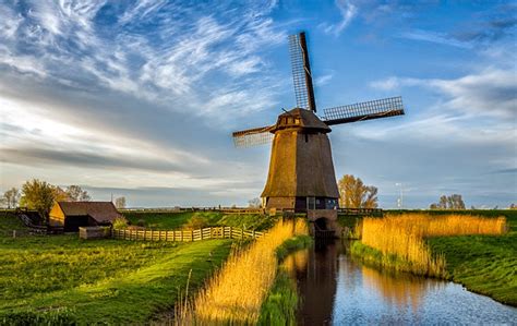 Alam Mengembang Jadi Guru: Kincir-Kincir Angin Kinderdijk, Belanda