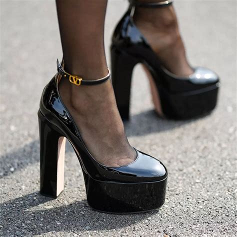 20 Best Slingback Heels: Khaite, Prada, Gucci, and More