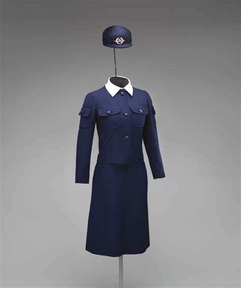 5 Memorable Airline Uniforms By Renowned Designers