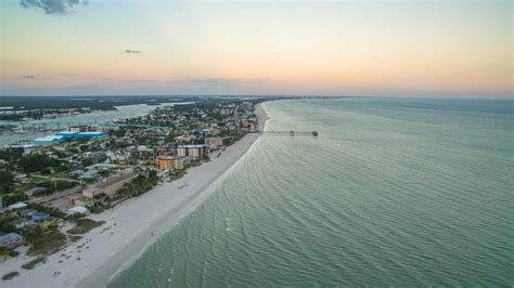 Things to do in Ft Myers - Sunset on Fort Myers Beach | Getting Stamped