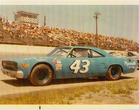 Richard Petty 1971 Short Track road Runner | Nascar race cars, Nascar ...