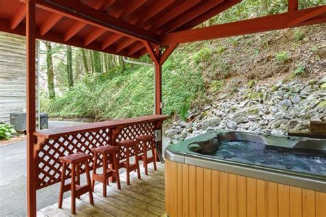 Take a look inside this gorgeous secluded cabin – it's got an eye ...