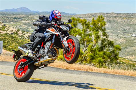 2020 KTM 890 Duke R Review - Cycle News