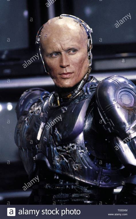 Download this stock image: PETER WELLER, ROBOCOP, 1987 - T033XM from Alamy's library of millions ...