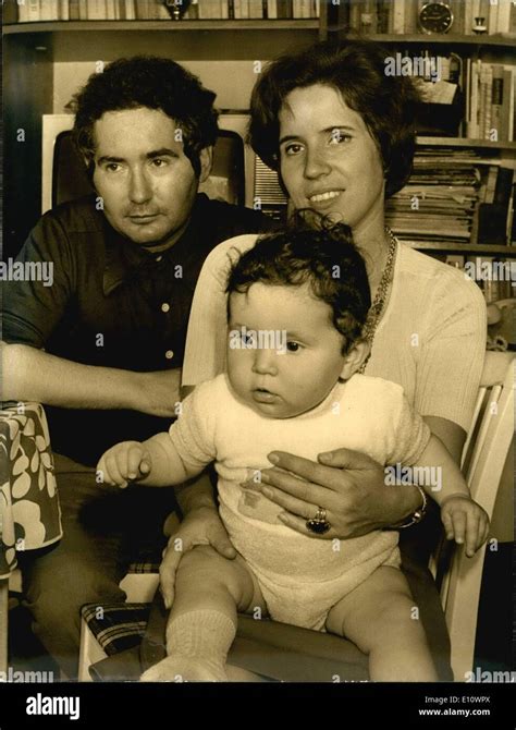 Jul. 07, 1974 - Andre the Giant Holding a Young Starlet Stock Photo - Alamy