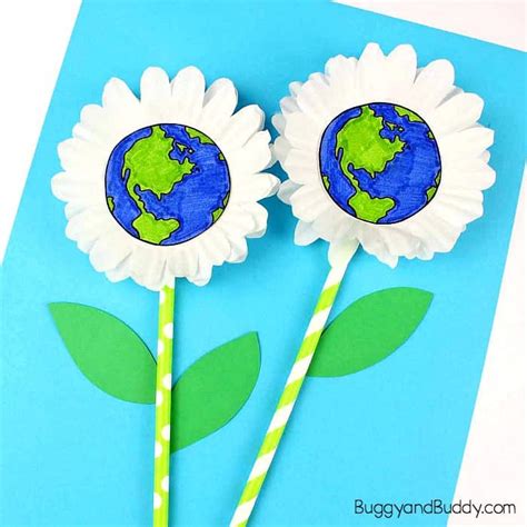 Earth Day Craft for Kids: Cupcake Liner Daisy - Buggy and Buddy