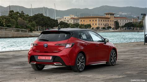 2019 Toyota Corolla Hatchback Hybrid 2.0L Red bitone (EU-Spec) | Rear ...