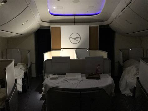 Review: Lufthansa 747-8 First Class Los Angeles to Frankfurt - Live and ...