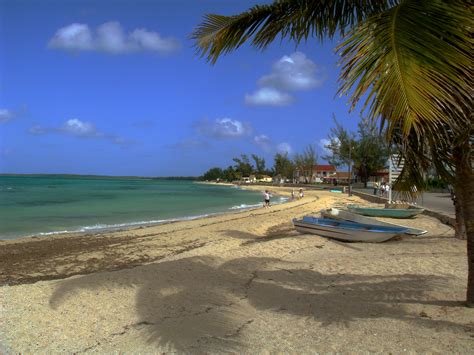 The Island of Eleuthera (Bahamas) - aroadretraveled.com | aroadretraveled.com