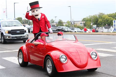 APSU Homecoming Parade shines despite rain - Clarksville Online ...