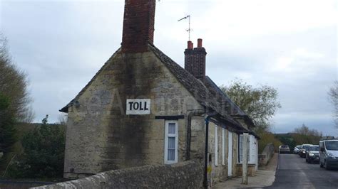 Swinford Toll Bridge and Tollhouse, Swinford, Oxfordshire - See Around ...