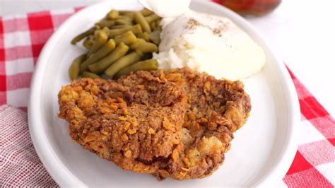 Cracker Barrel Country Fried Steak | comfort food, steak, recipe | 𝙍𝙀𝘾𝙄𝙋𝙀𝙎: https://copykat.com ...