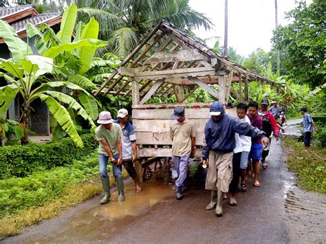 5 Contoh Gotong Royong Di Lingkungan Rumah - Homecare24