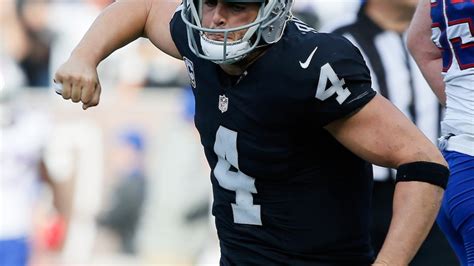 Raiders, Derek Carr complete monster contract extension | PFF News ...