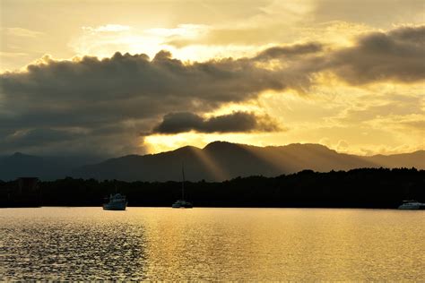 Cairns Sunset Harbour Cruise | Woody World Packer