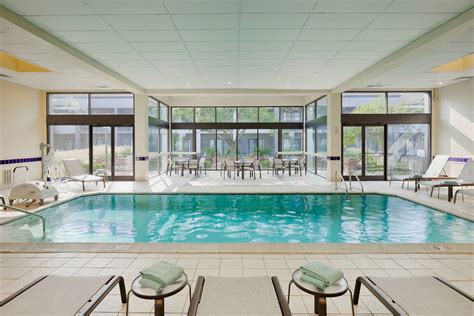 Cincinnati Blue Ash Hotel with Pool and Fire Pit | Courtyard Cincinnati ...