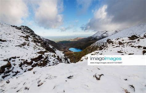 View from Carrauntoohil mountain of the MacGillycuddy s Reeks mountain ...