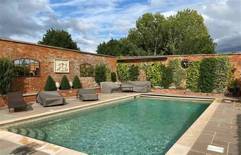 Bespoke Swimming Pool Contractor for Banbury | Mosaic Pools