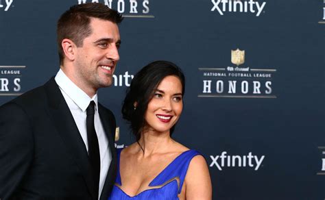 Olivia Munn, Aaron Rodgers' actress girlfriend, looks pretty tough (VIDEO) | FOX Sports