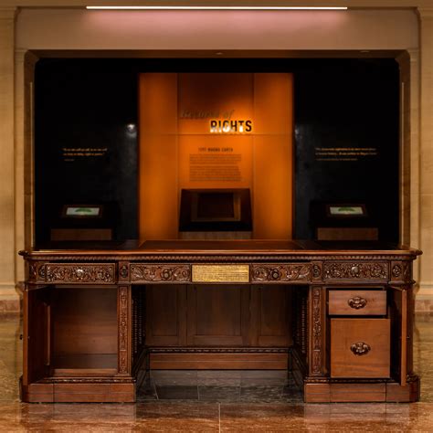 Resolute Desk Replica – National Archives Store