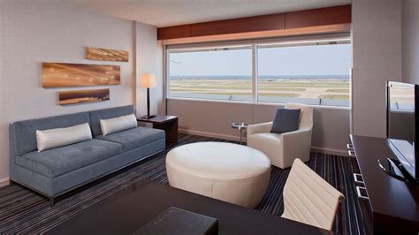 Hotel Accommodations and Suites in DFW Airport | Grand Hyatt DFW