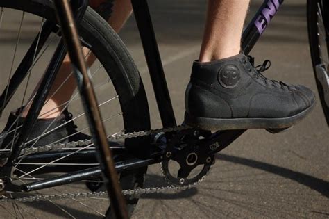 10 Stylish SPD Cycling Shoes Which Look Casual, Not Sporty - CYCLINGABOUT.com