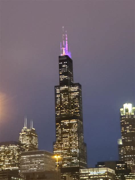 Willis Tower (Tallest building in Chicago) currently sporting Purple ...