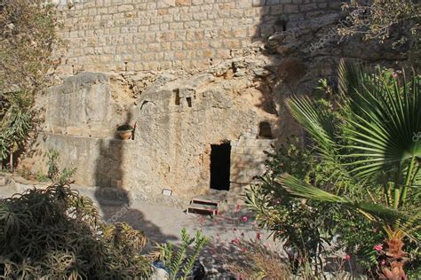 Outside the Tomb of Jesus In Jerusalem — Stock Photo © Lindasj2 #55120827