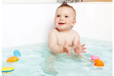 Swim Lessons at Home: 3 Things to Teach Infant in the Tub