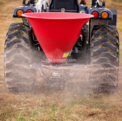 Tractor trailed fertilizer spreader lime spreader from China