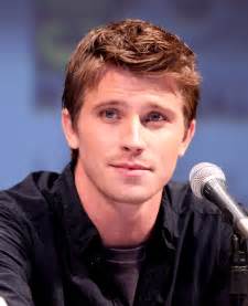 File:Garrett Hedlund by Gage Skidmore.jpg - Wikipedia