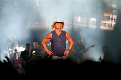 Kenny Chesney | Kenny chesney, Concert, Man