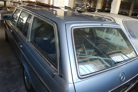 Mercedes W123 Sedan – Car Museum