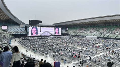 Crowd at TWICE’s stadium concert in Japan – Pannkpop