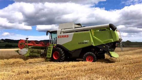 Time Lapse video of a CLAAS Combine Harvester at Work - YouTube