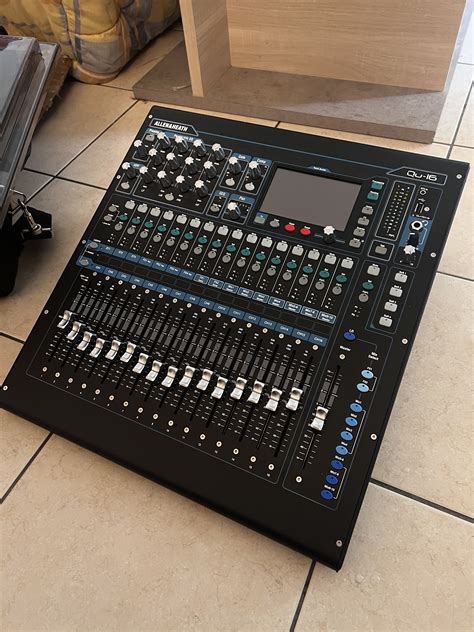 Allen Heath Qu-16 Rackmountable Digital Mixer Overview Full